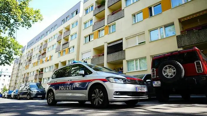 Das Mehrparteienhaus in dem die Frau gefunden wurde | Das Mehrparteienhaus in dem die Frau gefunden wurde