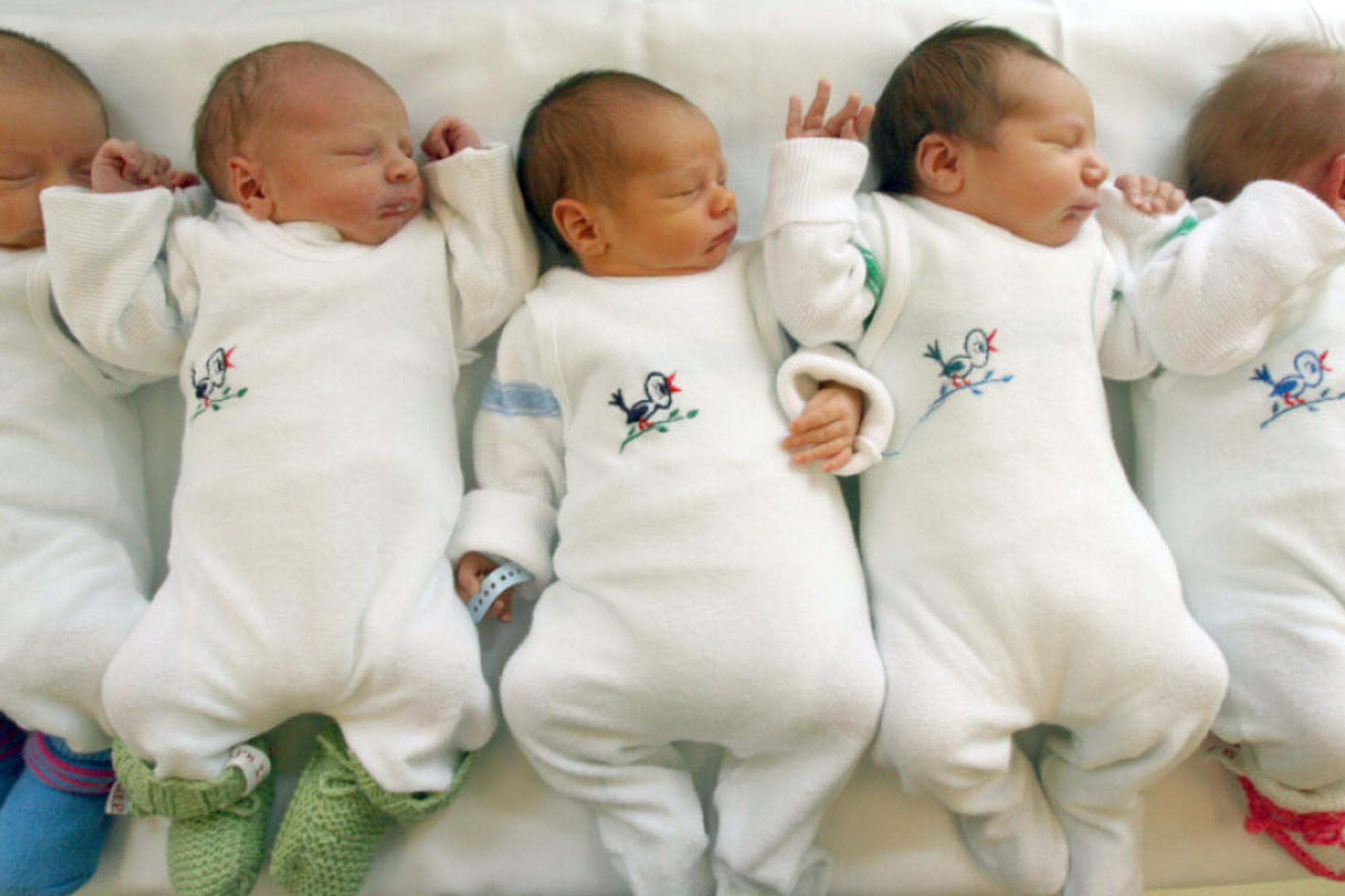 Wien: Babys hießen 2024 am häufigsten Emilia und Elias