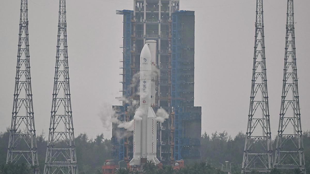 Chang'e-6 mit ersten Proben von der Rückseite des Mondes am Heimweg | Chang'e-6 mit ersten Proben von der Rückseite des Mondes am Heimweg