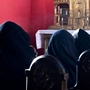 Die drei Nonnen möchten sich etwas aus der Öffentlichkeit zurückziehen | Die drei Nonnen möchten sich etwas aus der Öffentlichkeit zurückziehen