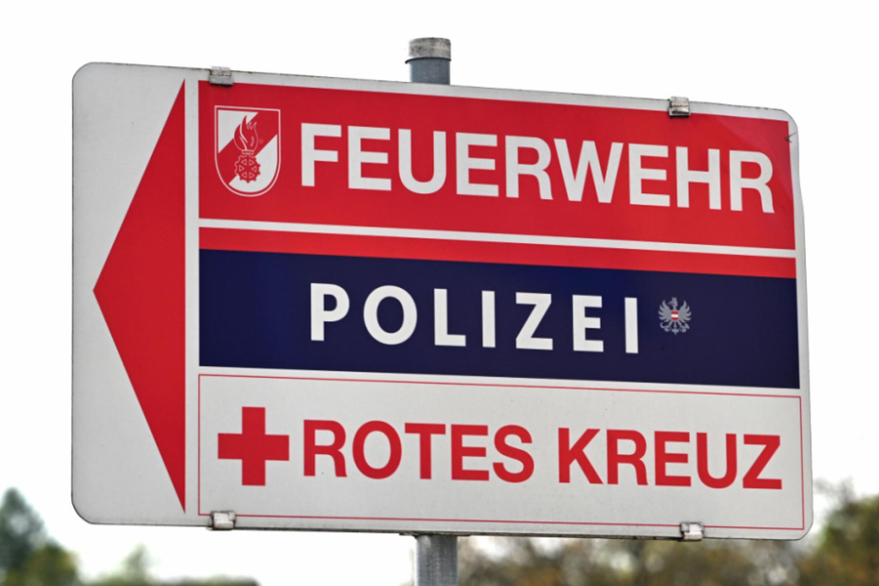 Wien: Totalschaden an Auto in Wien durch brennende Bücherkiste