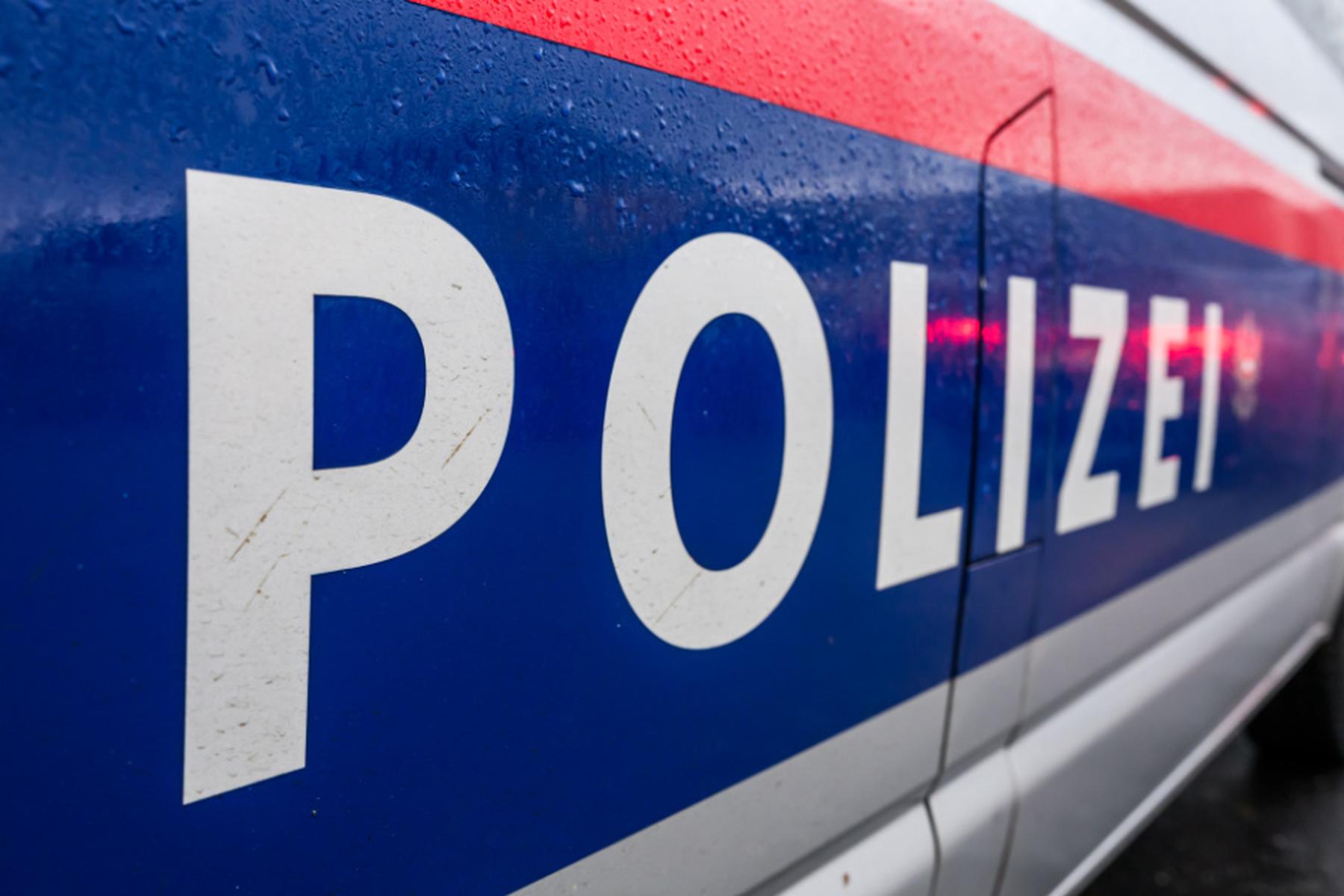 Frastanz: Sprengung in Vorarlberg - Fahrende Pkw von Steinen getroffen