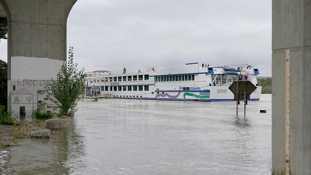 Hochwasser stoppte auch die Schifffahrt auf der Donau