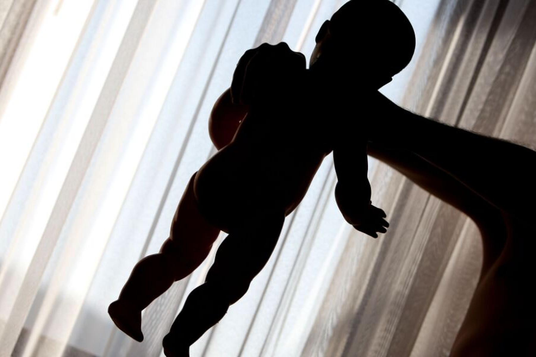 Salzburg: Vater soll Baby gewürgt haben: Drei Jahre Haft