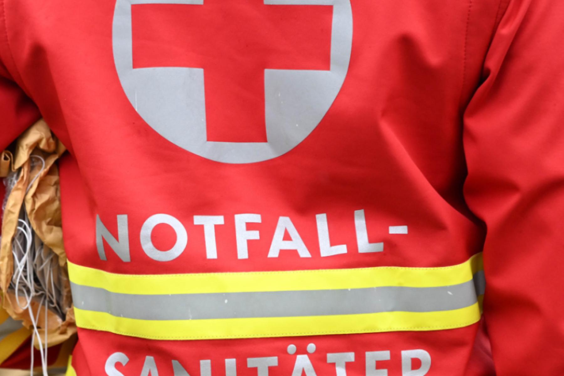 Hopfgarten: Verletzte nach Kollision zwischen Pkw und Bus in Tirol