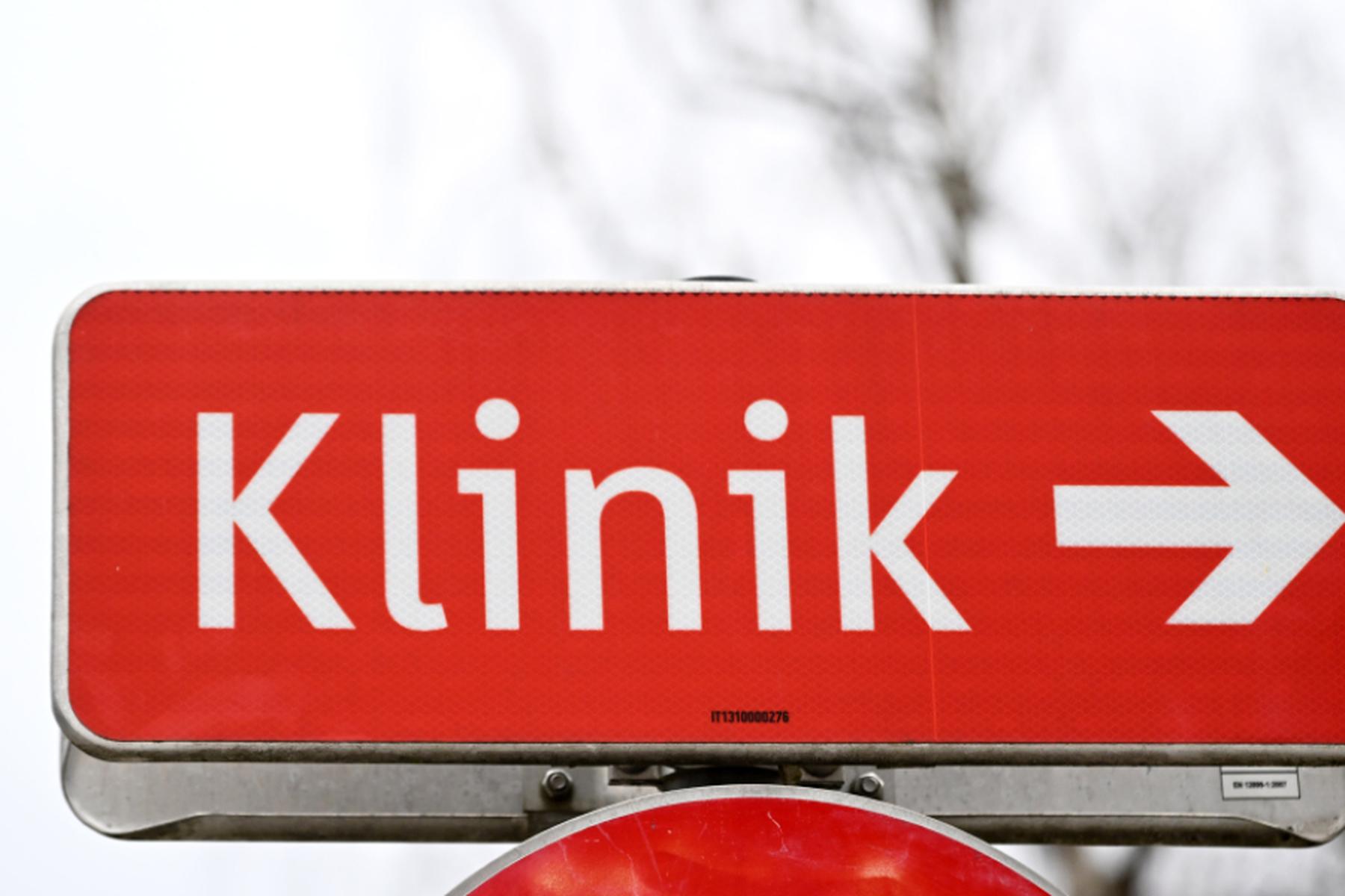 Götzens: Seniorin in Tirol hing eine Nacht im Stiegengeländer fest