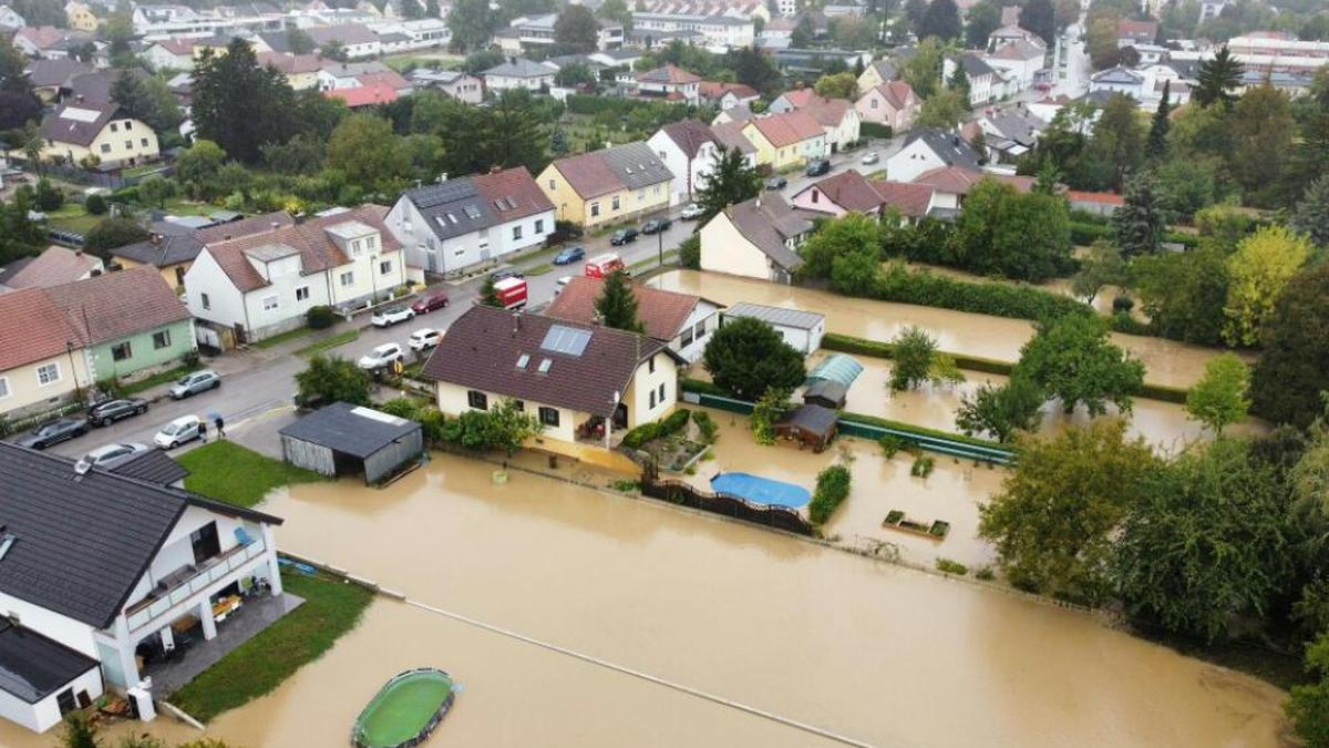 Zahlreiche Überflutungen in Niederösterreich | Niederösterreich steht an vielen Stellen unter Wasser, Hilfe aus Kärnten ist nun vor Ort angekommen