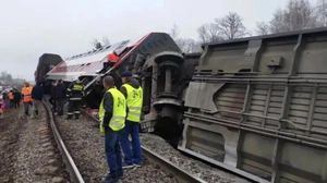 Waggons lagen teilweise auf der Seite | Waggons lagen teilweise auf der Seite