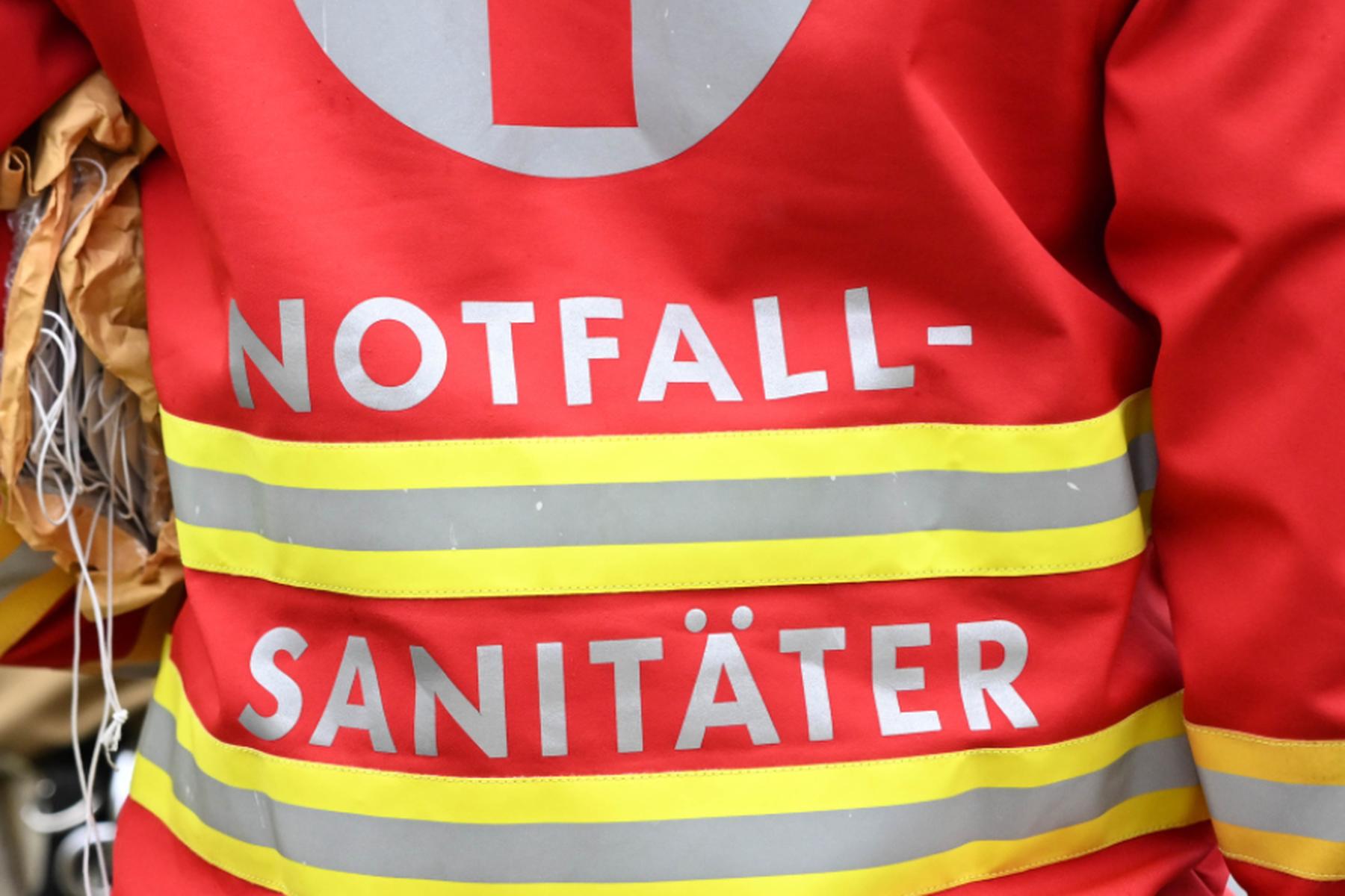 V Gornji Avstriji avtomobil povozil 35-letnega pešca, ki je umrl na kraju nesreče