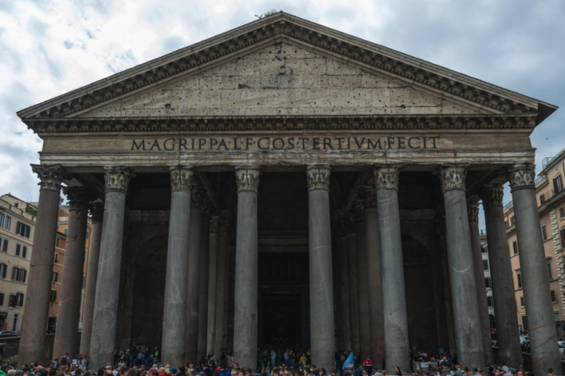 Rom: Japanischer Tourist stürzt von Pantheon-Mauer in den Tod