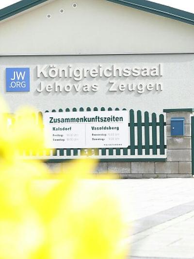 Vor dem Königreichssaal in Kalsdorf wurde am Abend des 29. März ein Sprengsatz entdeckt