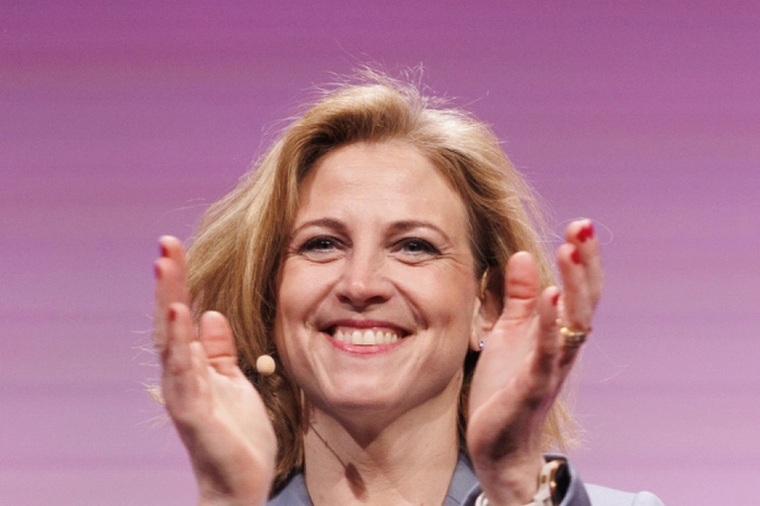Beate Meinl-Reisinger: Die 46-jährige Wienerin ist die einzige Frau in der rein männlichen Kandidatenriege und die jüngste unter den Listenersten der Parlamentsparteien. Die studierte Juristin kommt ursprünglich aus dem Dunstkreis der ÖVP, war Assistentin des EU-Abgeordneten Othmar Karas sowie Kabinettsmitglied bei Familienstaatssekretärin Christine Marek. 2012 wandte sie sich enttäuscht von der ÖVP ab und wurde stellvertretende Vorsitzende der neugegründeten liberalen NEOS.

Vom Nationalrat wechselte die Wiener Landeschefin in den Wiener Gemeinderat und kehrte 2017 ins Hohe Haus zurück. 2018 übernahm Meinl-Reisinger nach dem Abgang von Matthias Strolz die NEOS. Die redegewandte Juristin, die Humor hat und gern und viel lacht, würde die liberale Oppositionspartei gerne in die Regierung führen, ob das gelingt, wird sich zeigen.