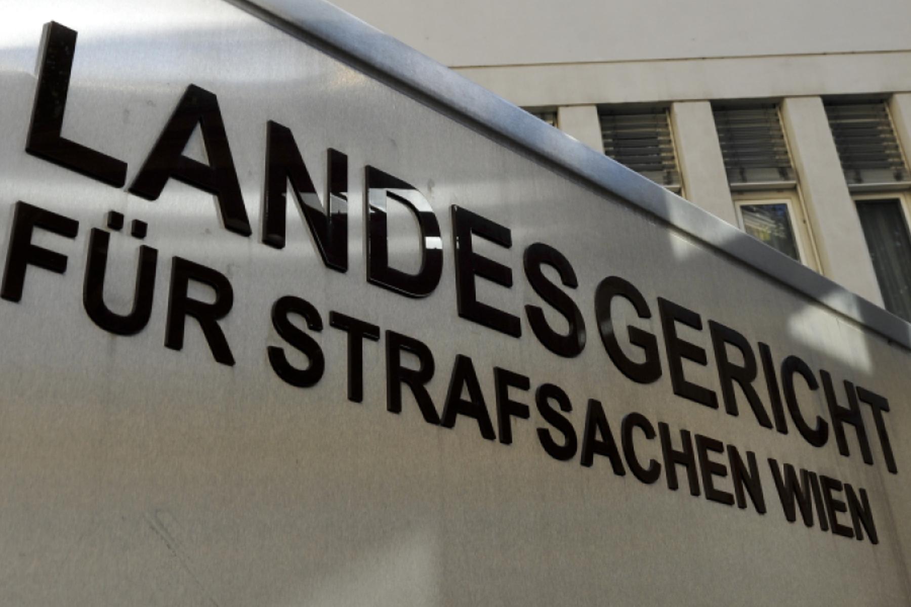 Wien: Wiener Antiquar wegen NS-Wiederbetätigung vor Geschworenen