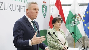 LH Kunasek und LHStv. Khom legten Pläne offen | Landeshauptmann Mario  Kunasek (FPÖ) und Stellvertrterein Manuela Khom (ÖVP) legten vor einem Jahr die Pläne für 2025 offen