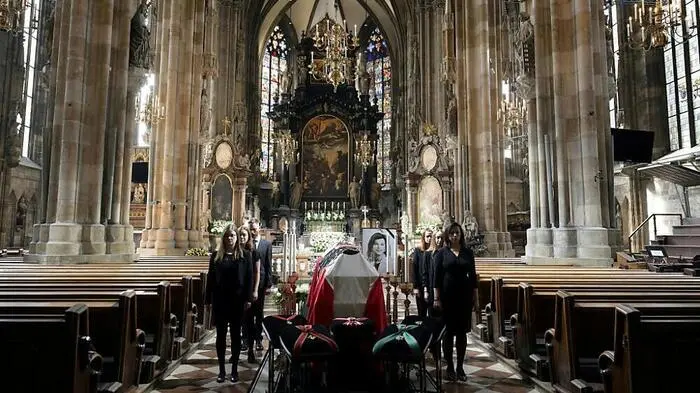 Die verstorbene Ex-Kanzlerin wurde im Stephansdom aufgebahrt | Die verstorbene Ex-Kanzlerin wurde im Stephansdom aufgebahrt