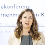 Claudia Plakolm bei einer Pressekonferenz | Staatssekretärin Claudia Plakolm