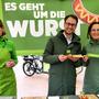 Grüne kämpfen mit Würsten um Wählerb | Grüne kämpfen mit Würsten um Wählerb