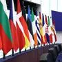 Flaggen von EU-Staaten im Plenarsaal des EU-Parlaments in Straßburg | Flaggen von EU-Staaten im Plenarsaal des EU-Parlaments in Straßburg