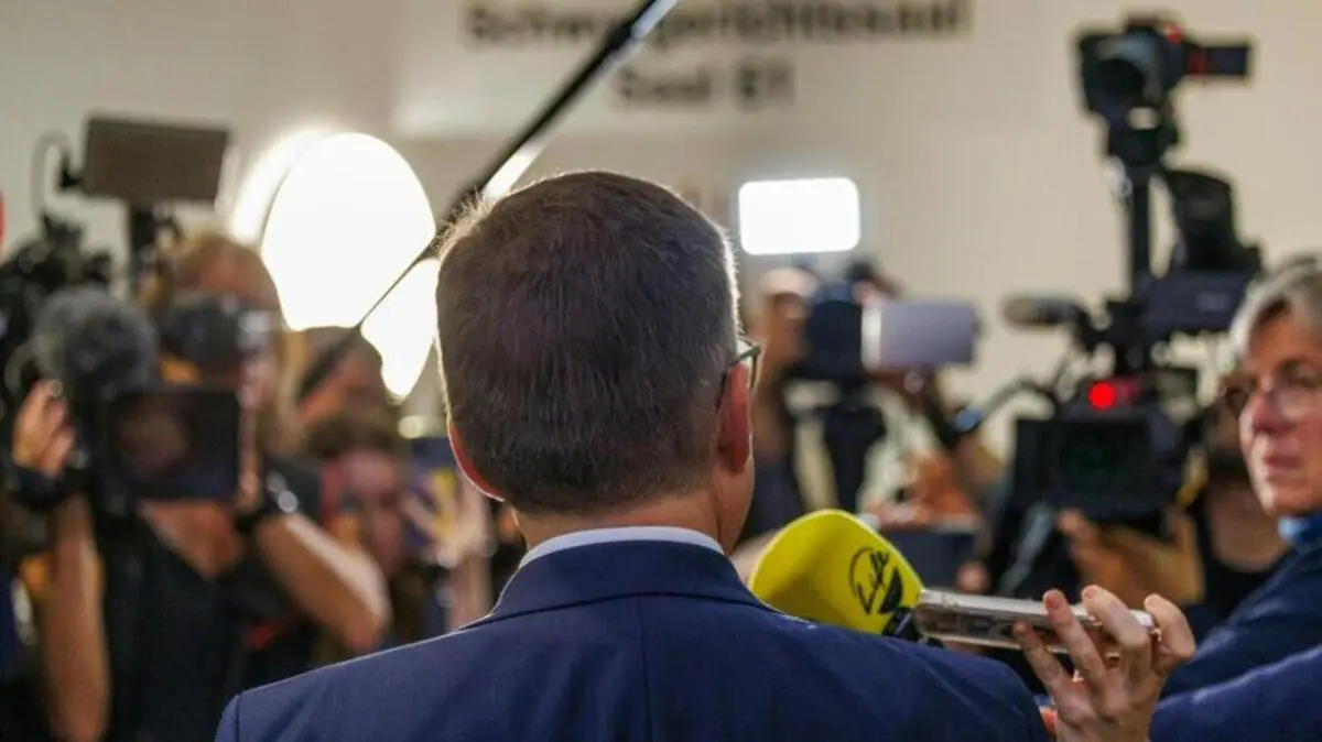 August Wöginger am ersten Prozesstag im Oktober | August Wöginger am ersten Prozesstag im Oktober