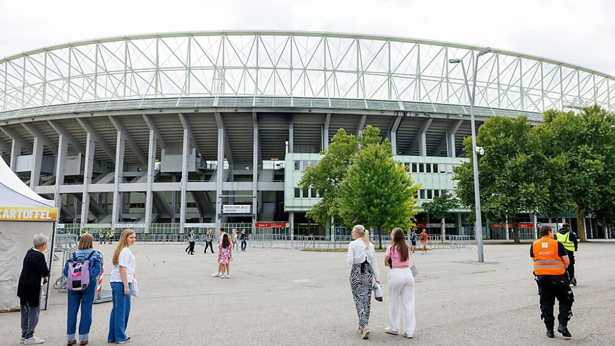 Rund 70.000 "Swifties" wurden pro Konzerttermin im Stadion erwartet