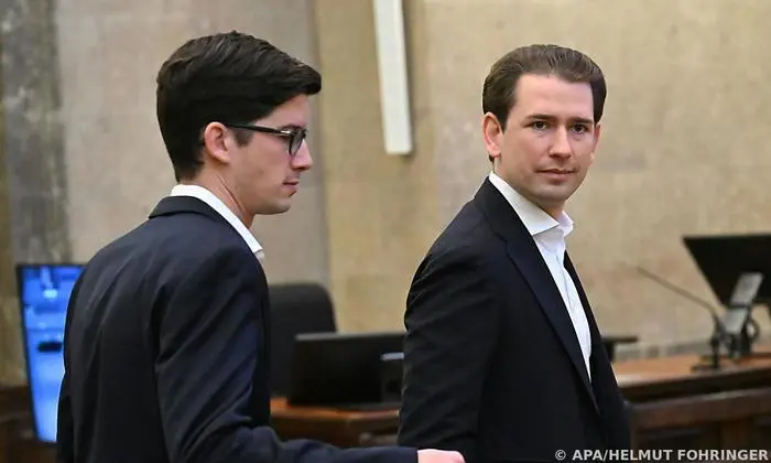 Bonelli (l.) sagt am Montag vor Gericht aus