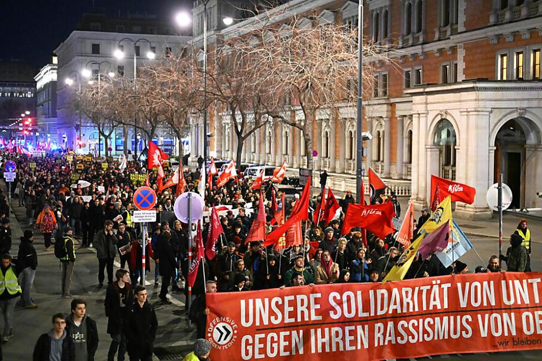 Wien: Demonstration gegen Akademikerball zieht durch Wien