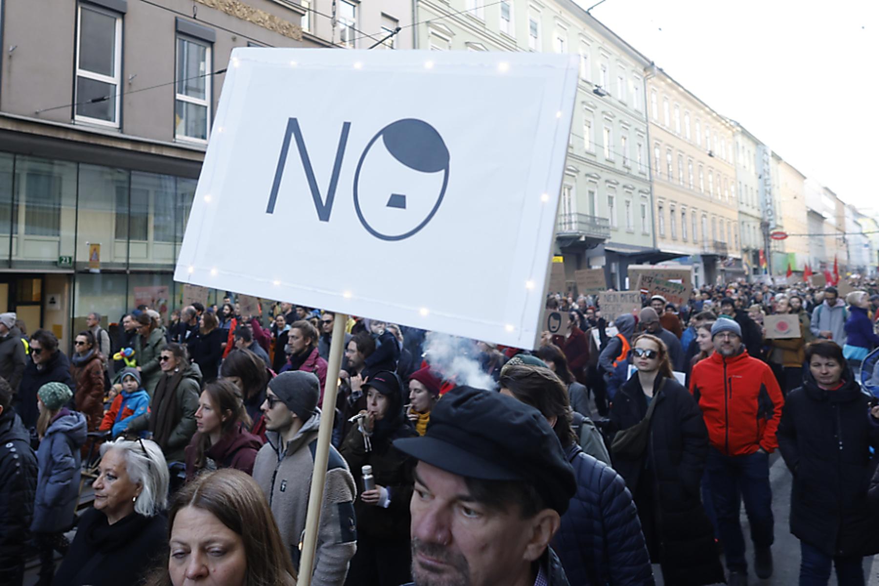 „Demokratie verteidigen“: Nach Großdemo wird in Graz erneut gegen Rechtsextremismus demonstriert 