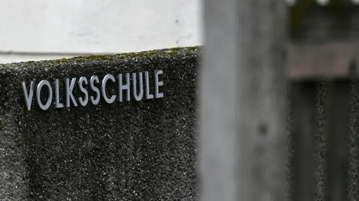 An vielen Schulen leiden Kinder und Lehrkräfte unter der Hitze | An vielen Schulen leiden Kinder und Lehrkräfte unter der Hitze