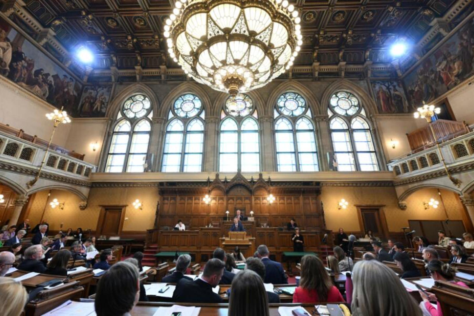 Wien: Auftakt im Wiener Gemeinderat mit Sparpaket-Sondersitzung