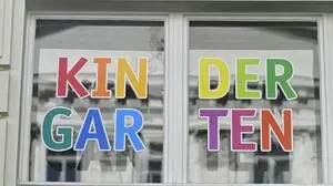 In der Marktgemeinde Pöllau gibt es neben drei gemeindeeigenen Kindergärten auch einen Pfarrkindergarten im Ortszentrum, dessen Erhalter ist die Pfarre | In der Marktgemeinde Pöllau gibt es neben drei gemeindeeigenen Kindergärten auch einen Pfarrkindergarten im Ortszentrum. Erhalter ist die Pfarre (Sujet)