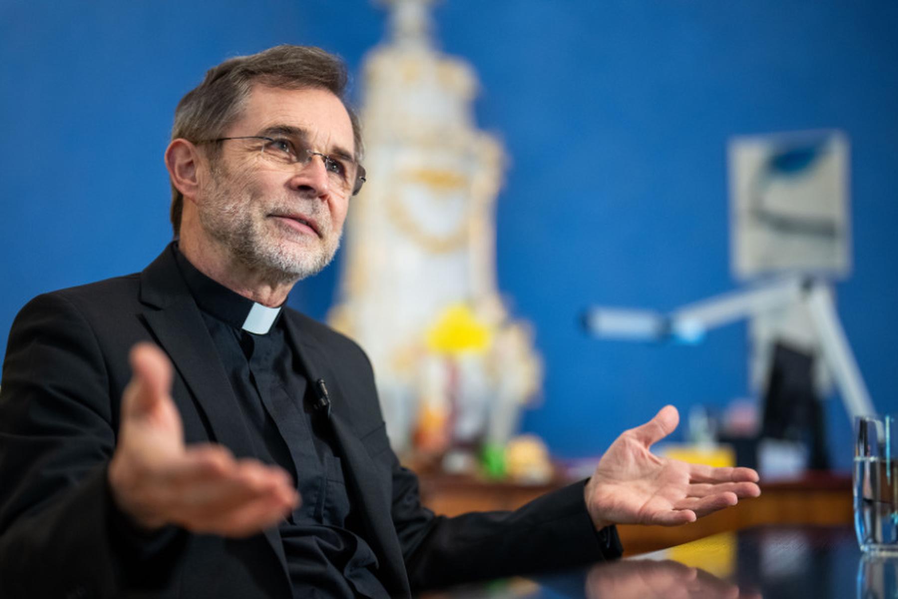 Dunajski nadškof Grünwidl poudaril politično vlogo Cerkve in možnost sprememb pri celibatu