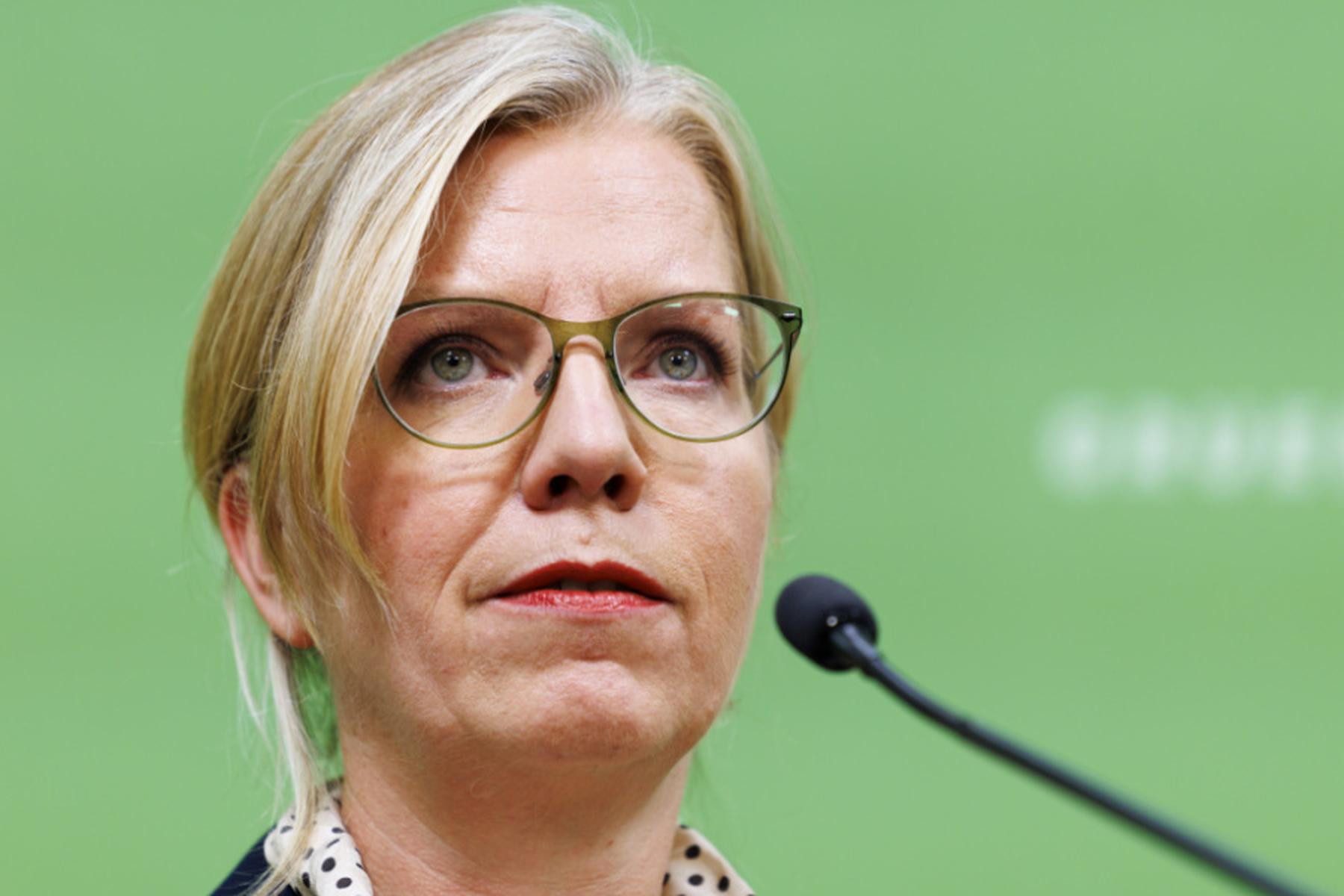 Gewesslerjeva kritizirala Totschniga in vlado zaradi pomanjkljivega podnebnega varstva in pomanjkanja reform v WKO