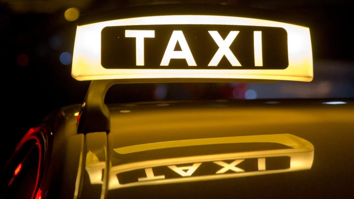 Im Taxi sollen Nazi-Parolen gerufen worden sein | Im Taxi sollen Nazi-Parolen gerufen worden sein