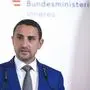Omar Haijawi-Pirchner bei einer Pressekonferenz | Omar Haijawi-Pirchner bei einer Pressekonferenz