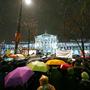 Tausende demonstrierten trotz Regens gegen Rechts | Tausende demonstrierten trotz Regens gegen Rechts