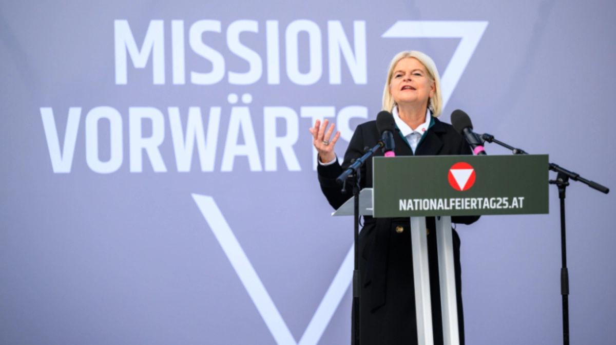 Verteidigungsministerin Tanner anlässlich des Nationalfeiertages | Verteidigungsministerin Tanner anlässlich des Nationalfeiertages