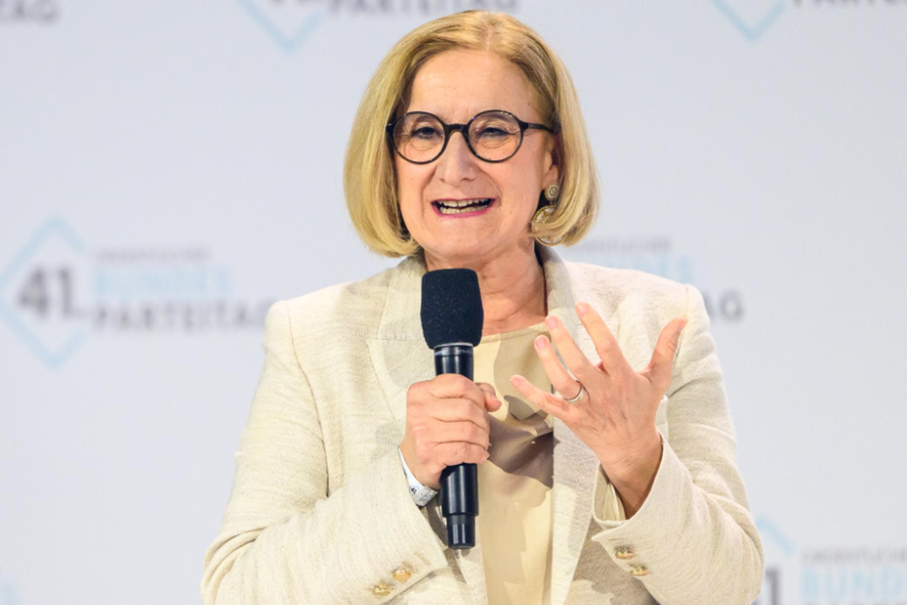 St. Pölten/Wien: Mikl-Leitner befürwortet Kopftuchverbot im Verfassungsrang