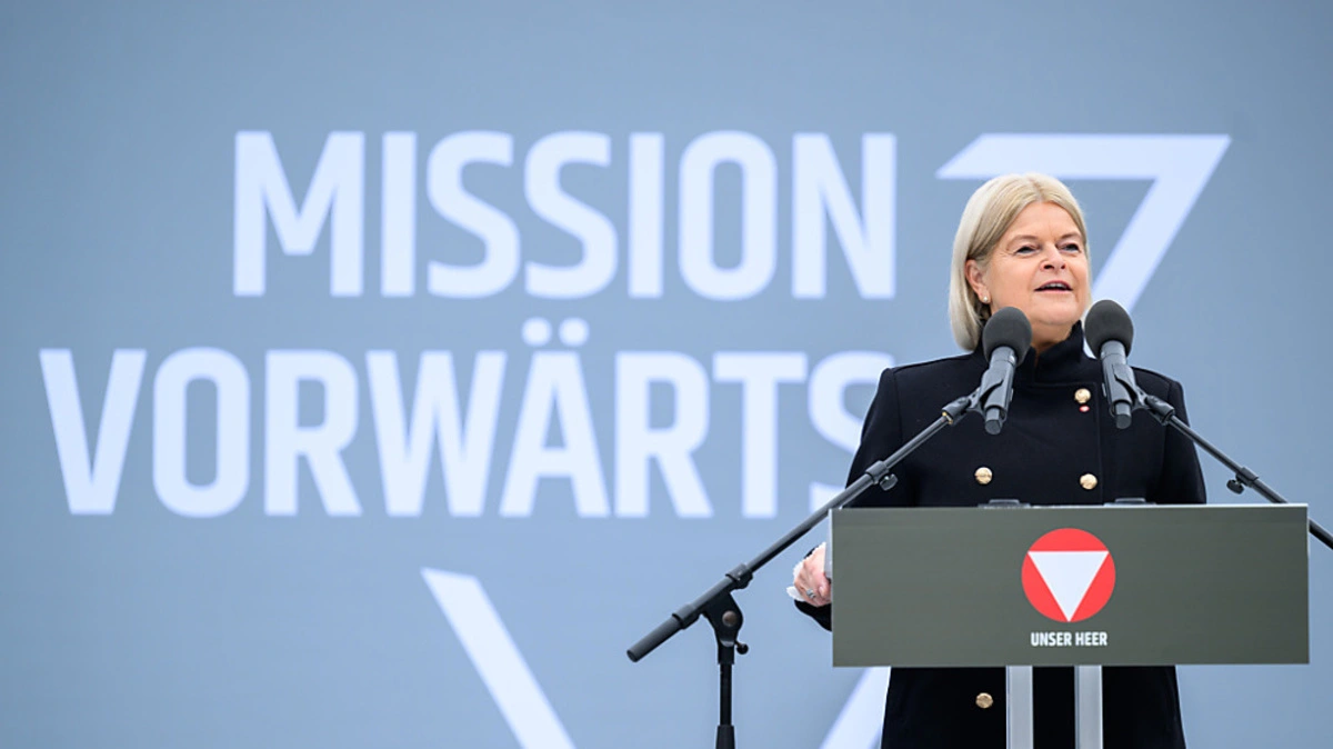 Verteidigungsministerin Tanner im Rahmen des Nationalfeiertages | Verteidigungsministerin Tanner im Rahmen des Nationalfeiertages