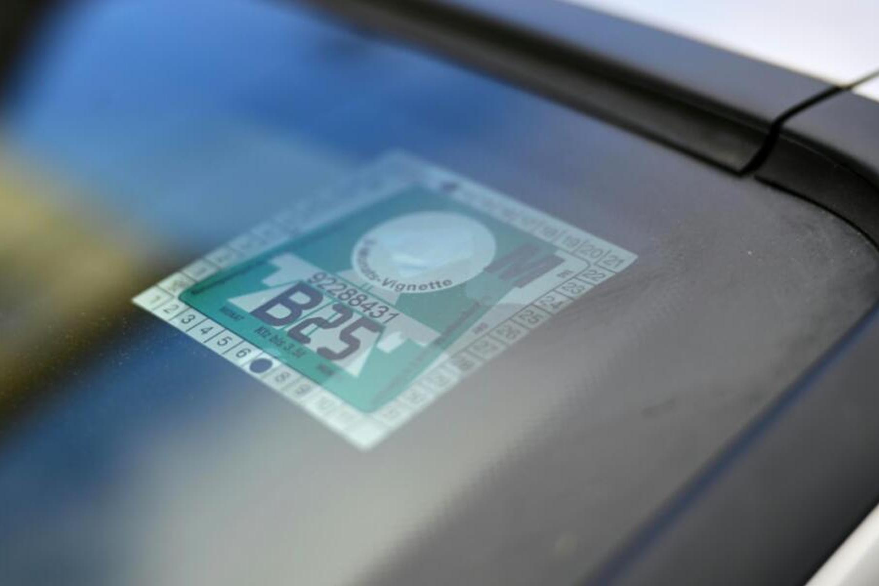 Avstrijski državni zbor bo razpravljal o ukinitvi nalepk za avtoceste