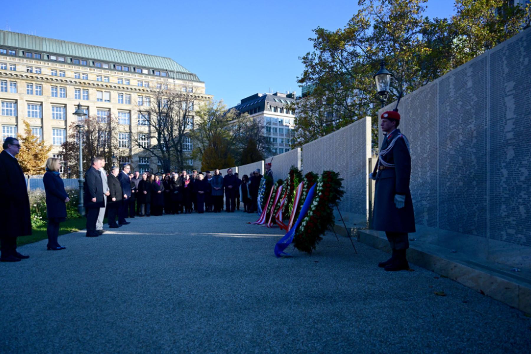 Wien: Gedenken an Opfer der Novemberpogrome bei Namensmauer
