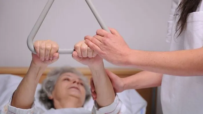 Viele Menschen sorgen sich darum, wer sie einmal pflegen wird | Viele Menschen sorgen sich darum, wer sie einmal pflegen wird