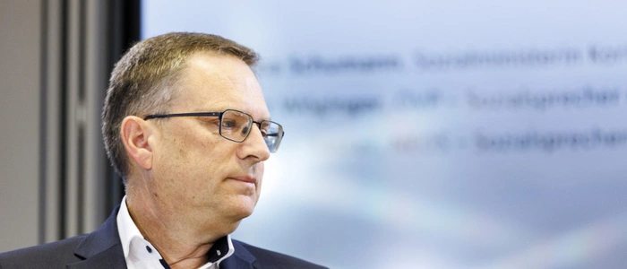 Wöginger bei einer Pressekonferenz im September | Wöginger bei einer Pressekonferenz im September