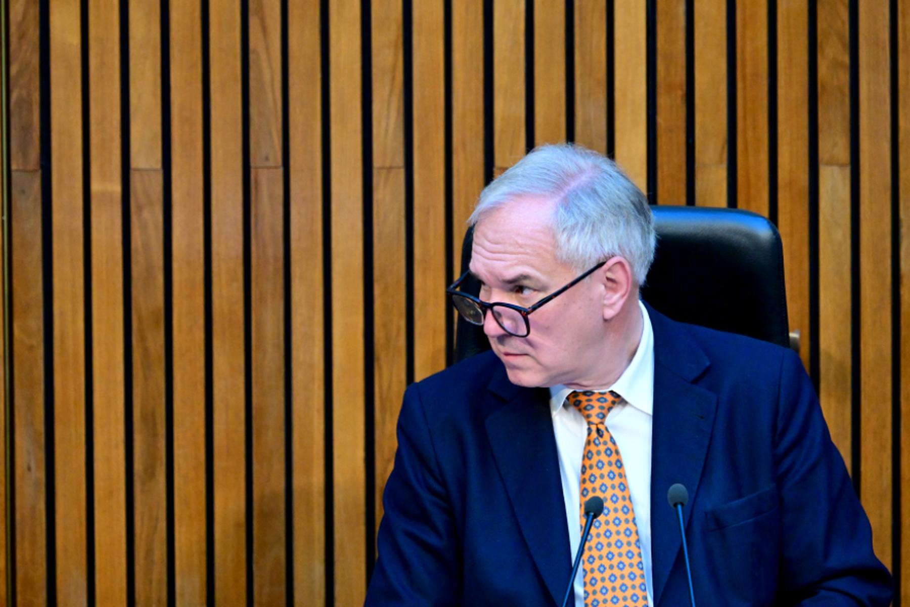 Na Dunaju protest proti Dinghoferjevemu simpoziju pred parlamentom