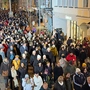 Tausende Menschen strömten in Stille über den Villacher Hauptplatz | Tausende Menschen strömten in Stille über den Villacher Hauptplatz