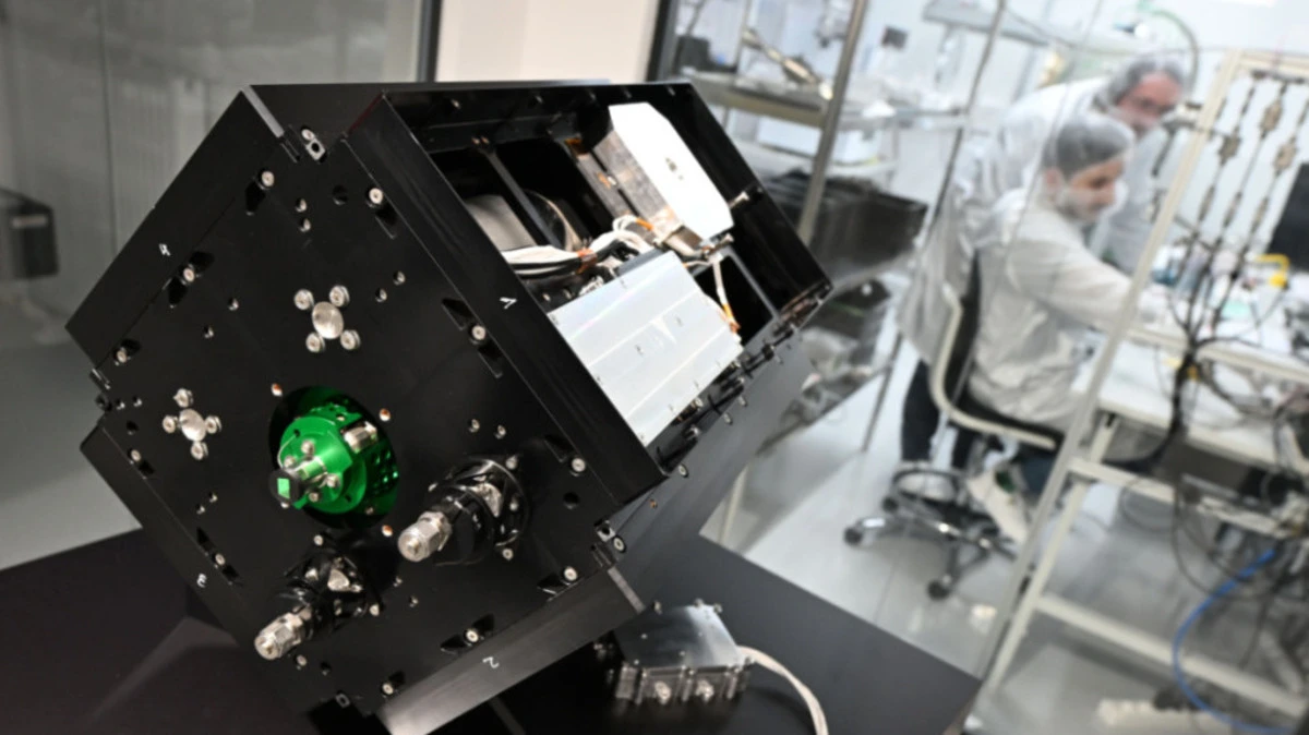 Der Satellit aus österreichischer Produktion startet Anfang 2027 ins All | Der Satellit aus österreichischer Produktion startet Anfang 2027 ins All