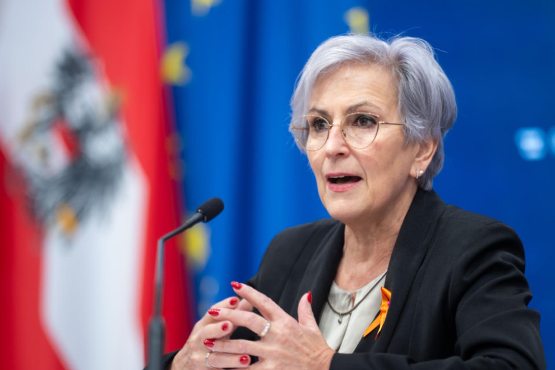 Wien: Justizministerin Sporrer will zwei neue Gefängnisse bauen