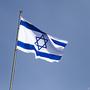 Auch in Salzburg und Linz wurden Israel-Flaggen von Masten gerissen | Auch in Salzburg und Linz wurden Israel-Flaggen von Masten gerissen