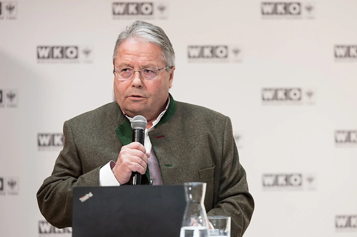 „Landeshauptmann Anton Mattle hat sein ganzes politisches Gewicht in die Waagschale geworfen – herausgekommen ist eine aussichtslose Position.“ – Der Seilbahner Franz Hörl freut sich nicht auf die Politpension.