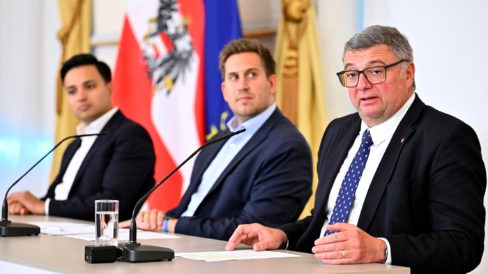 NEOS-Klubchef Shetty, Staatssekretäre Pröll (VP) und Leichtfried (SP) | NEOS-Klubchef Shetty, Staatssekretäre Pröll (VP) und Leichtfried (SP)