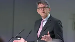 Kulturstaatsminister Wolfram Weimer steht in der Kritik | Kulturstaatsminister Wolfram Weimer steht in der Kritik